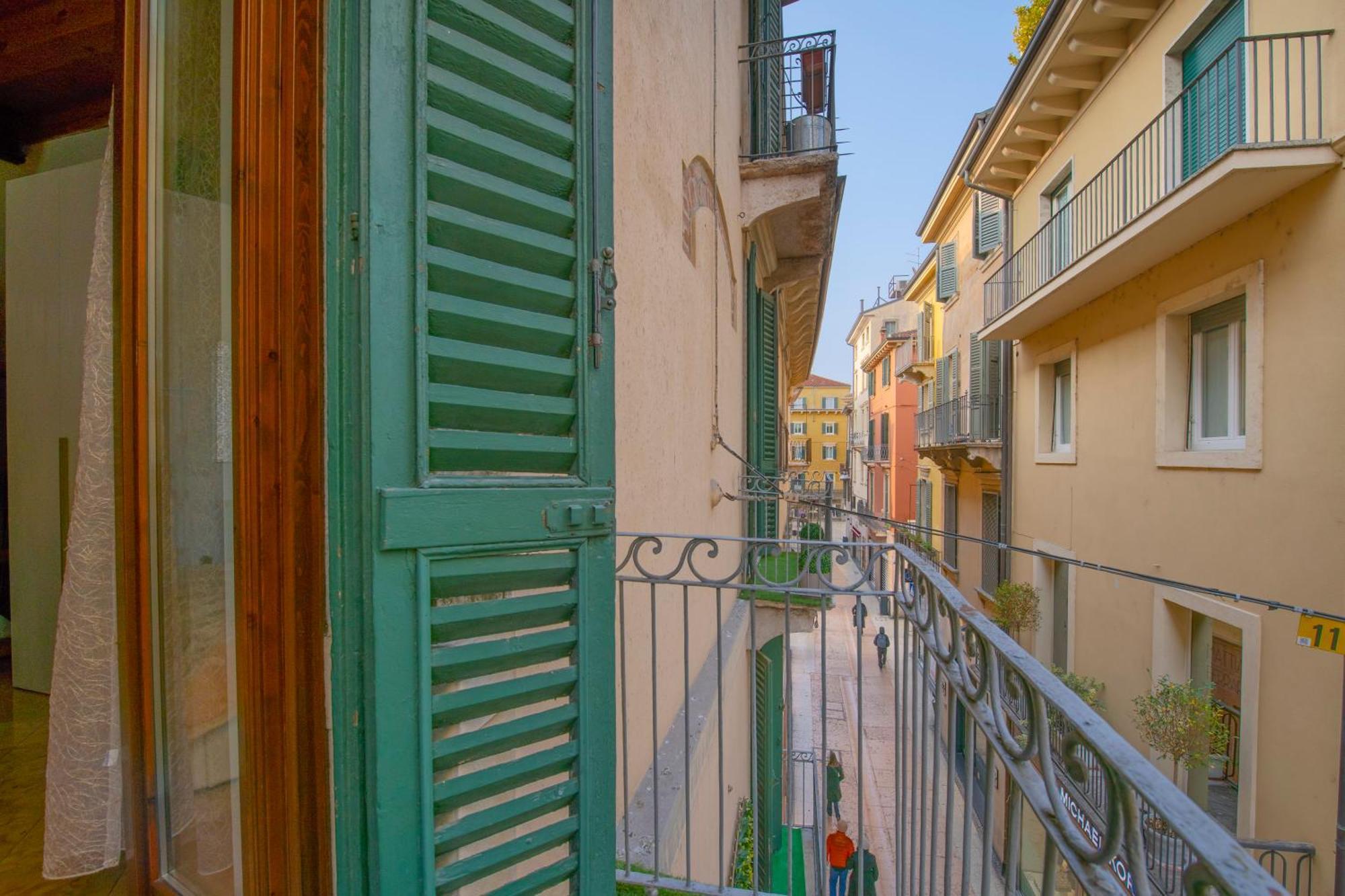 Palace Mazzini Center Apartment Verona